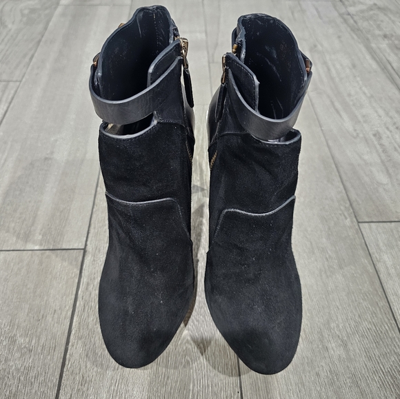 BCBGMAXAZRIA Leather Suede Gold Metal Heel Stem Stiletto Ankle Boots Black 8B - Picture 4 of 11